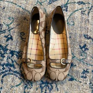 Size 6 Tan Coach Flats with Buckle